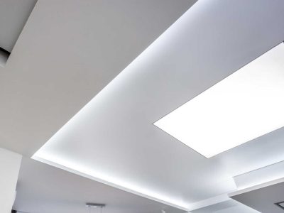 Plafon LED – rodzaje, montaż i wybór plafonów sufitowych
